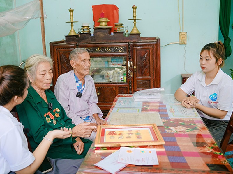 Hình ảnh mô tả sự khởi đầu của M88, với các yếu tố công nghệ và bản đồ Châu Á